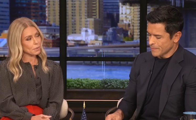 kelly-ripa-mark-consuelos-youtube1